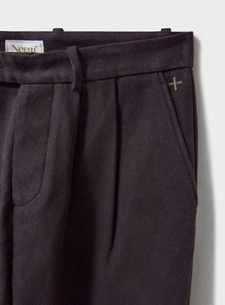 The Neem Chocolate Recycled Twill Men's Suit. Heavy-going durbale suit developed in Italian twill with 60% Recycled Cotton and 40% Organic Cotton. Side slide pockets on the jacket and button fastening on the trousers.