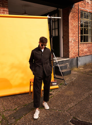 The Neem Chocolate Recycled Twill Men's Suit. Heavy-going durbale suit developed in Italian twill with 60% Recycled Cotton and 40% Organic Cotton. Side slide pockets on the jacket and button fastening on the trousers.